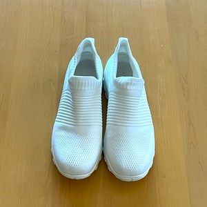 SLOW MAN WALKING SHOES